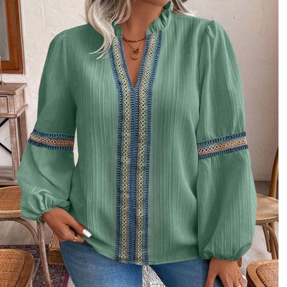 Plus Off White Color Block Frill neck Long sleeve Blouse - Picture 3 of 7